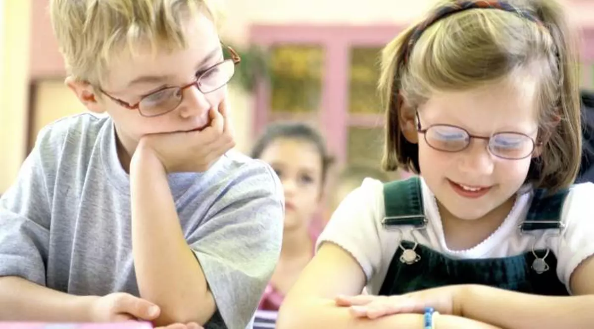 S-au înghesuit să fie primii: peste 22.000 de părinți au depus cererile în prima zi de înscriere la școală