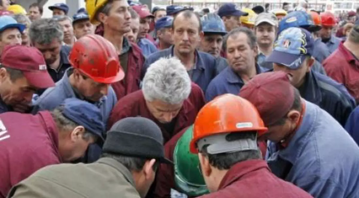 Scandal la combinatul ArcelorMittal Galaţi! Mărirea de salariu e prea mică