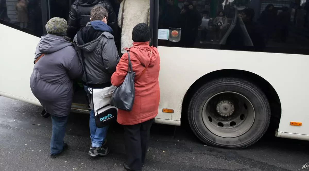 RATB ANUNȚĂ: "Puteți să circulați fără carduri fără să luați AMENDĂ". Vezi cui se adresează!