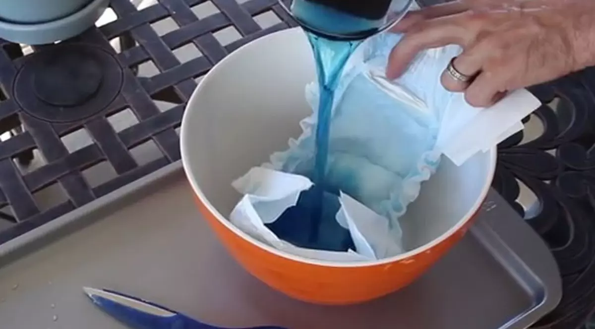 UIMITOR! Ce MINUNI poate face un SCUTEC de bebeluș pentru PLANTELE de APARTAMENT | VIDEO