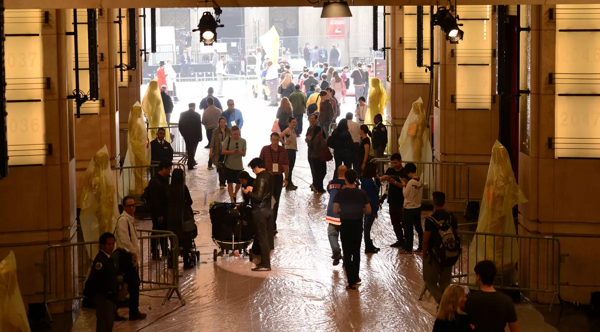 PREMIILE OSCAR 2015| Ce au RISCAT vedetele la GALA de decernare a premiilor OSCAR! Vezi ce detaliu le-a scăpat organizatorilor