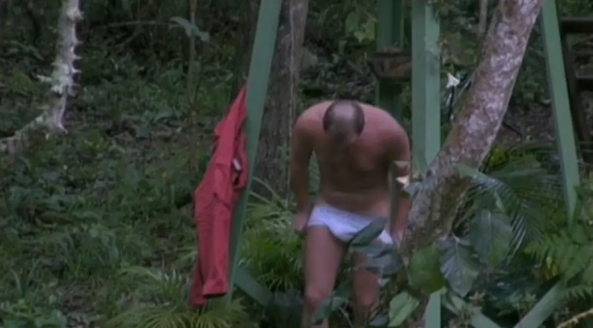 MIHAI TRĂISTARIU s-a dezbrăcat la ”Sunt celebru, scoate-mă de aici!” S-A VĂZUT TOT! Galerie foto