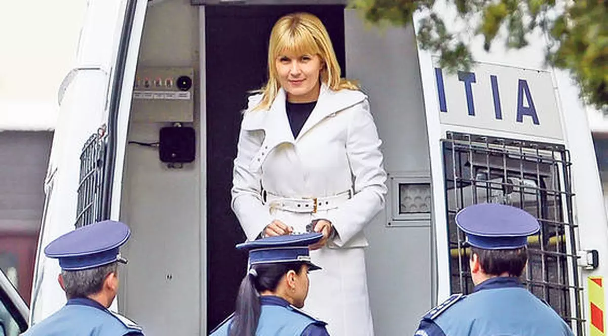 Votul colegilor parlamentari a „îngropat-o" pe Elena Udrea! DNA va cere din nou arestarea acesteia