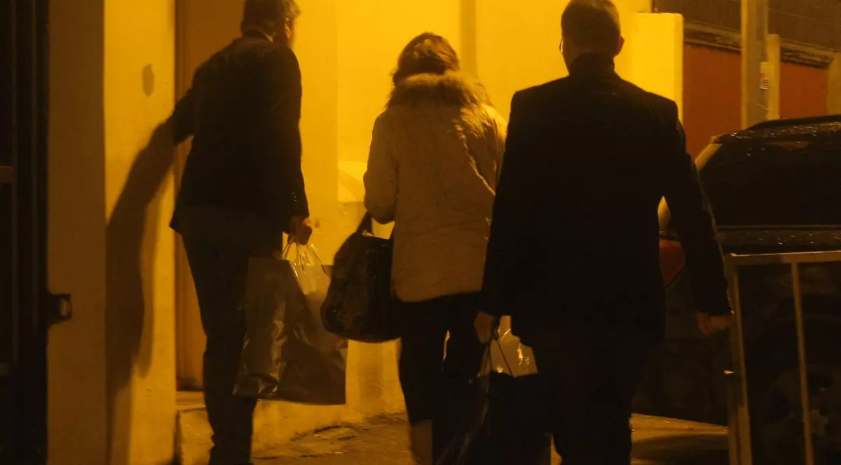 FOTO: Fiul și soția lui Videanu l-au vizitat pe fostul ministru în spatele gratiilor! Ce pachet a primit fostul demnitar