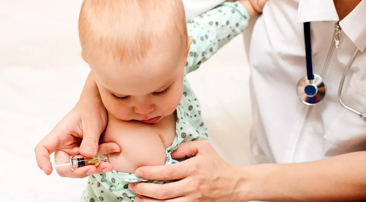 Gratuite, dar lipsesc cu desăvârşire! Problemele majore cu vaccinuri pentru bebeluşi continuă