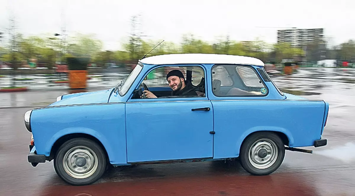 Te fac o tură cu Trabi?