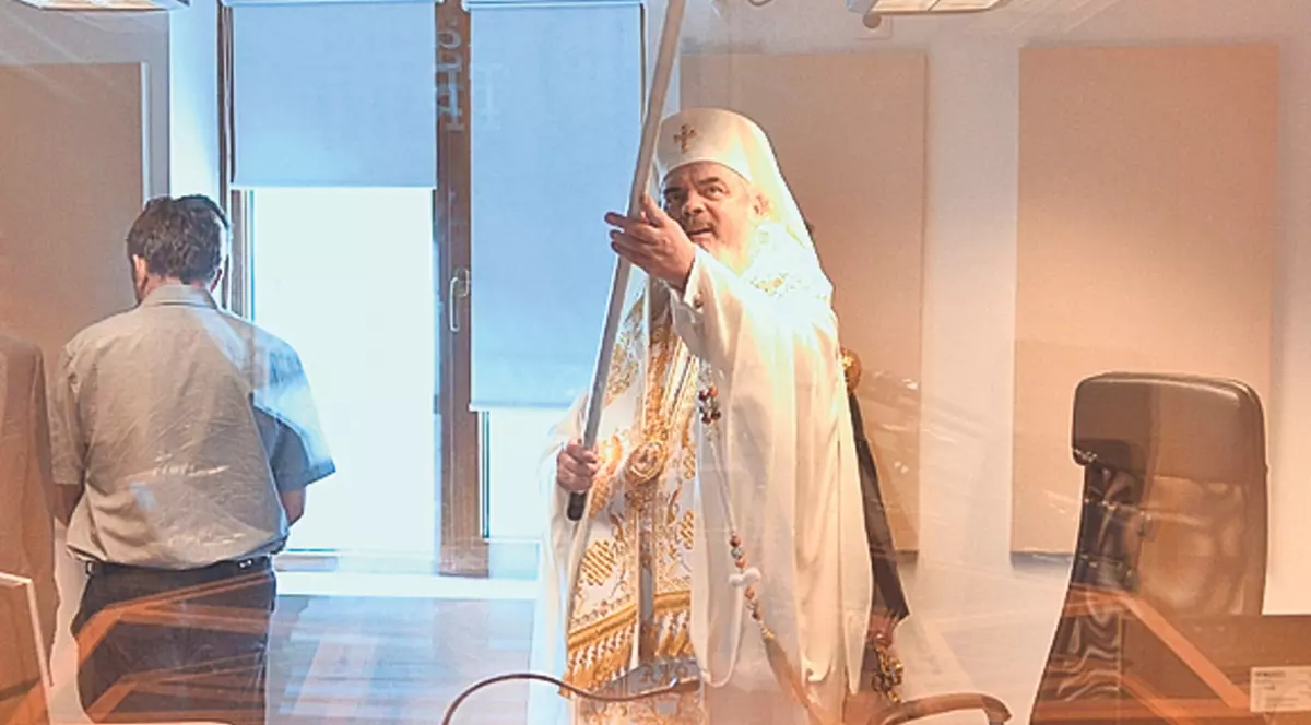 Bani de la enoriaşi pentru Televiziunea Patriarhiei