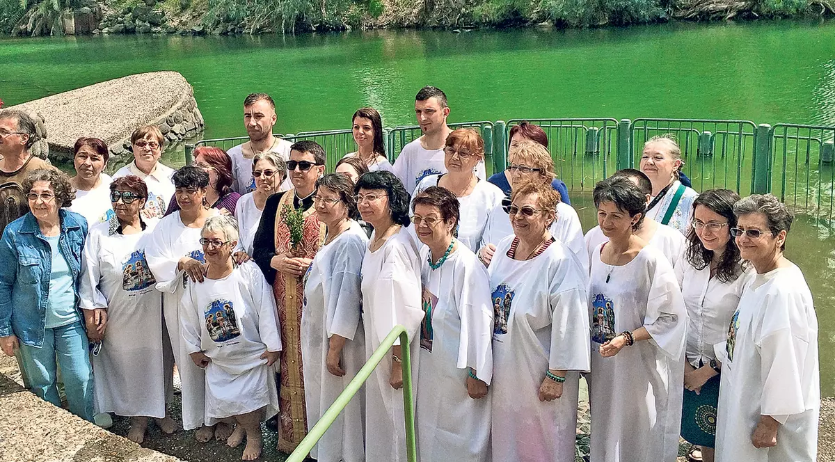 S-au «botezat» în apa Iordanului