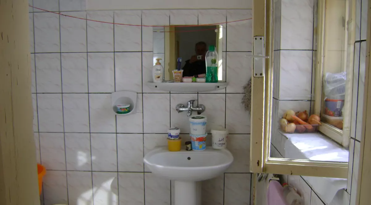 Selfie în toaleta lui Ridzi! Vezi aici cine e personajul