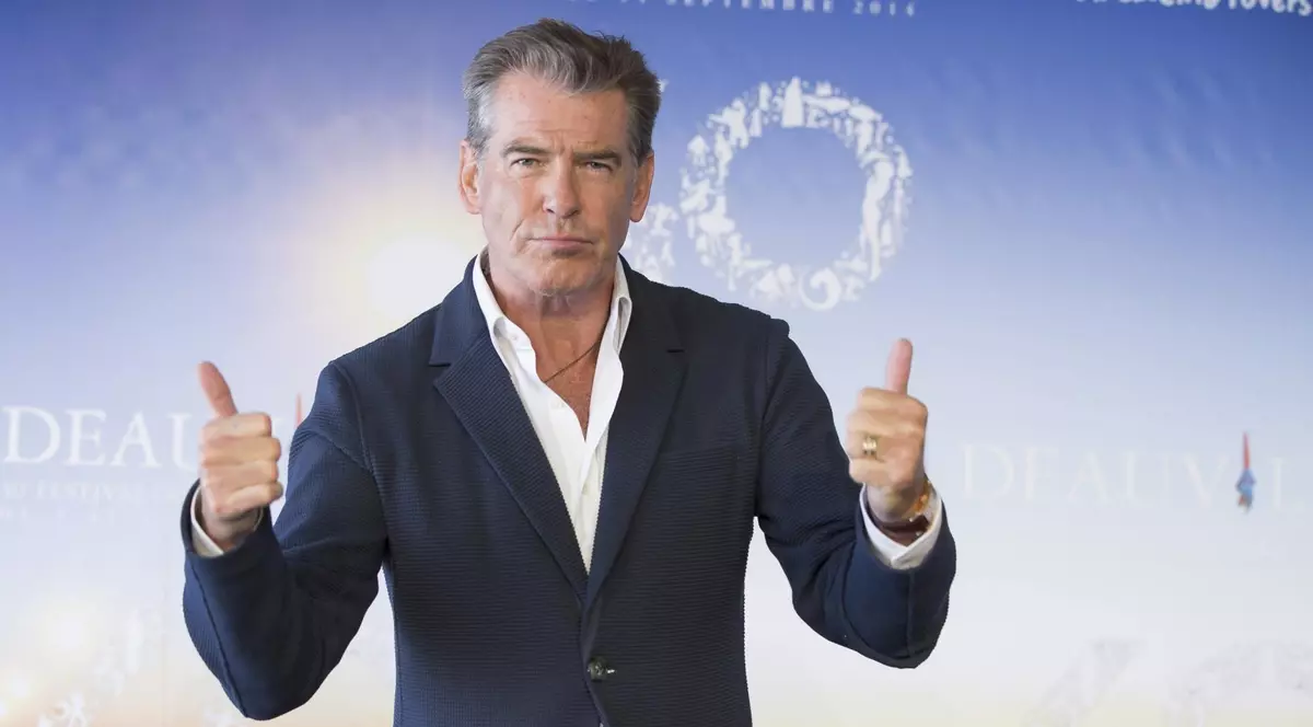 La fel de frumos ca taică-su! Fiul lui Pierce Brosnan, moartea puștoaicelor