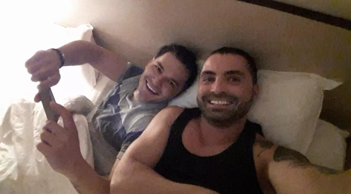 Ups! Pepe și Vârciu împreună, în același pat!