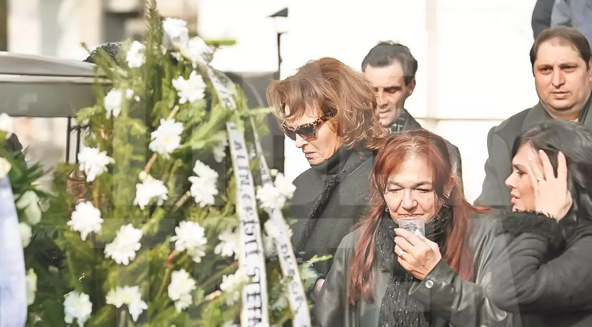 Reacţia ANGELEI SIMILEA la înmormântarea lui MARCEL DRAGOMIR. Ce a făcut cântăreaţa pe tot parcursul funeraliilor