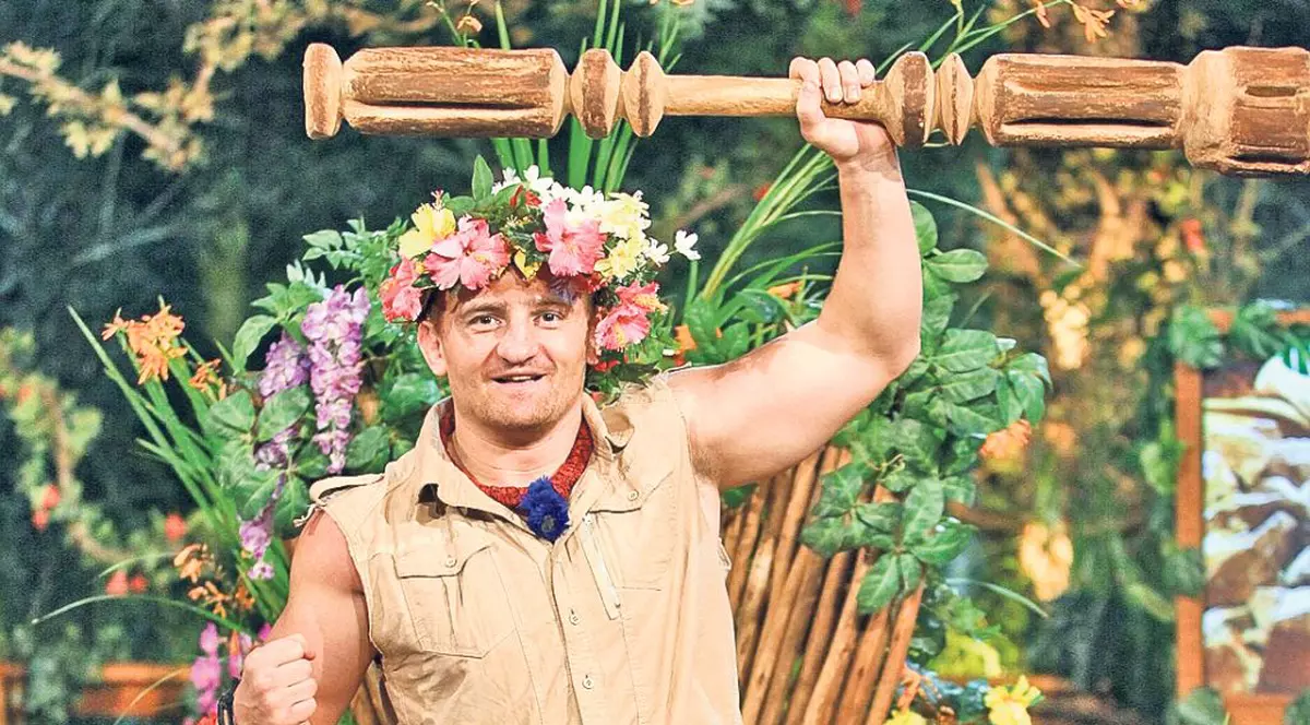 EXCLUSIV | Regele MOROŞANU şi-a abandonat simbolul puterii în JUNGLA AFRICANĂ. Motivul este INCREDIBIL