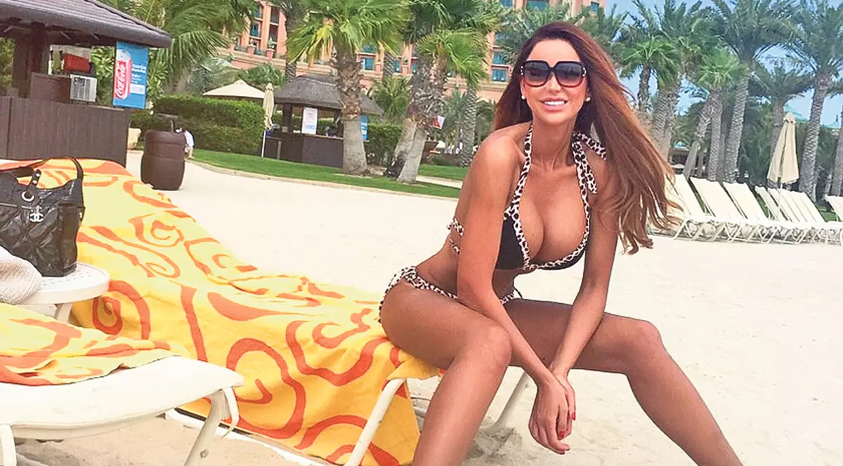 Arde, uite-o cum arde!