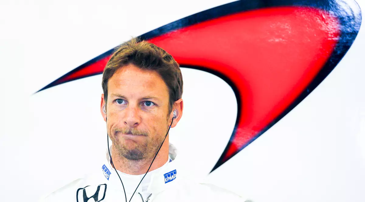 Furtul secolului: hoții l-au prădat pe Jenson Button de bijuterii de peste 400.000 de euro. Pilotul F1 era adormit, cu gaz împrăștiat prin sistemul de aer condiționat, în casă!