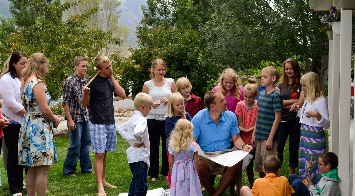 INCREDIBIL! Are 24 de COPII, iar al 25-lea e pe DRUM! Vezi foto!