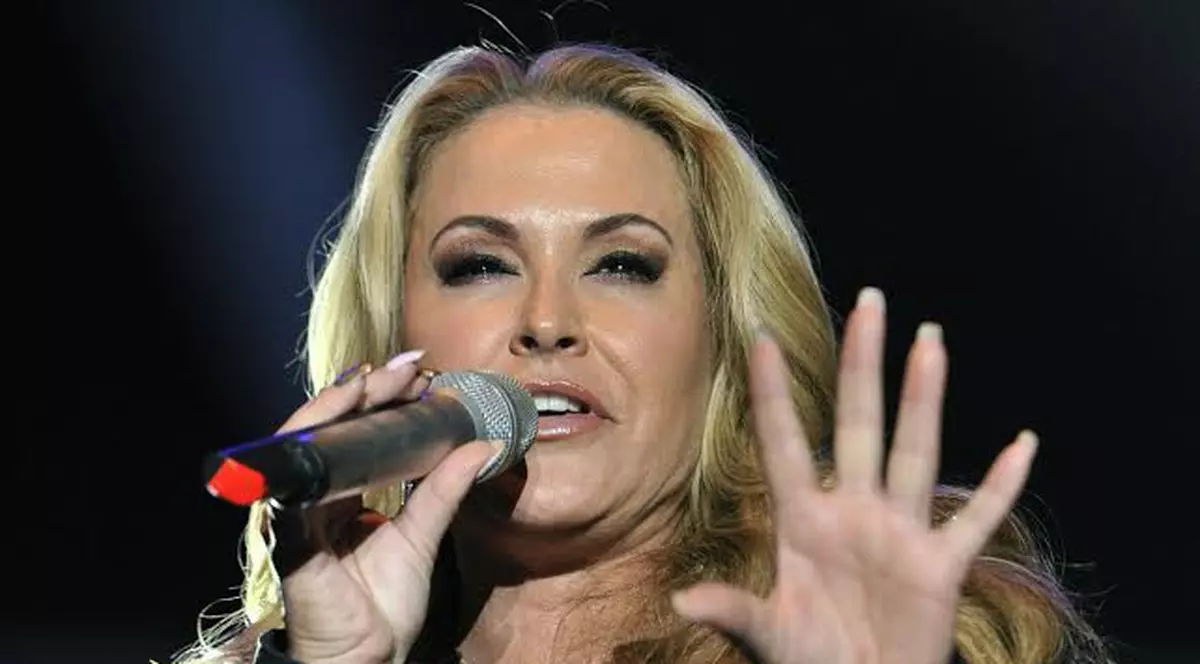 Anastacia a învins cancerul. Află cum!