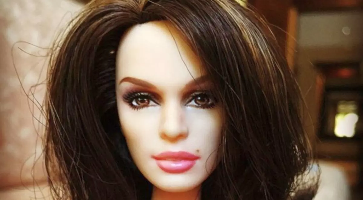 Un supermodel a devenit păpuşă Barbie. La propriu! O recunoşti? FOTO