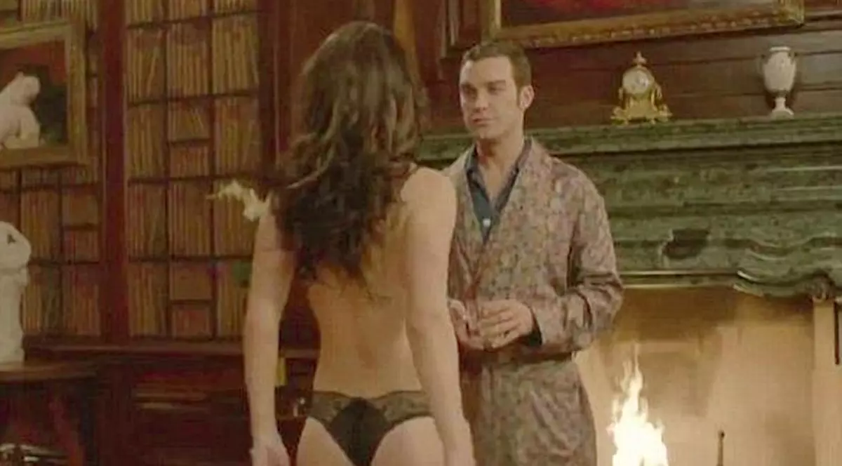 O actriță celebră, în sânii goi într-un serial TV. Uite cum arată la 49 de ani! 