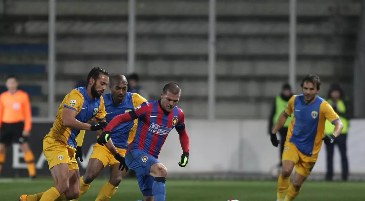 LIGA I / Petrolul - CSMS Iași 0-2. "Lupii", ieftini ca Braga / VIDEO