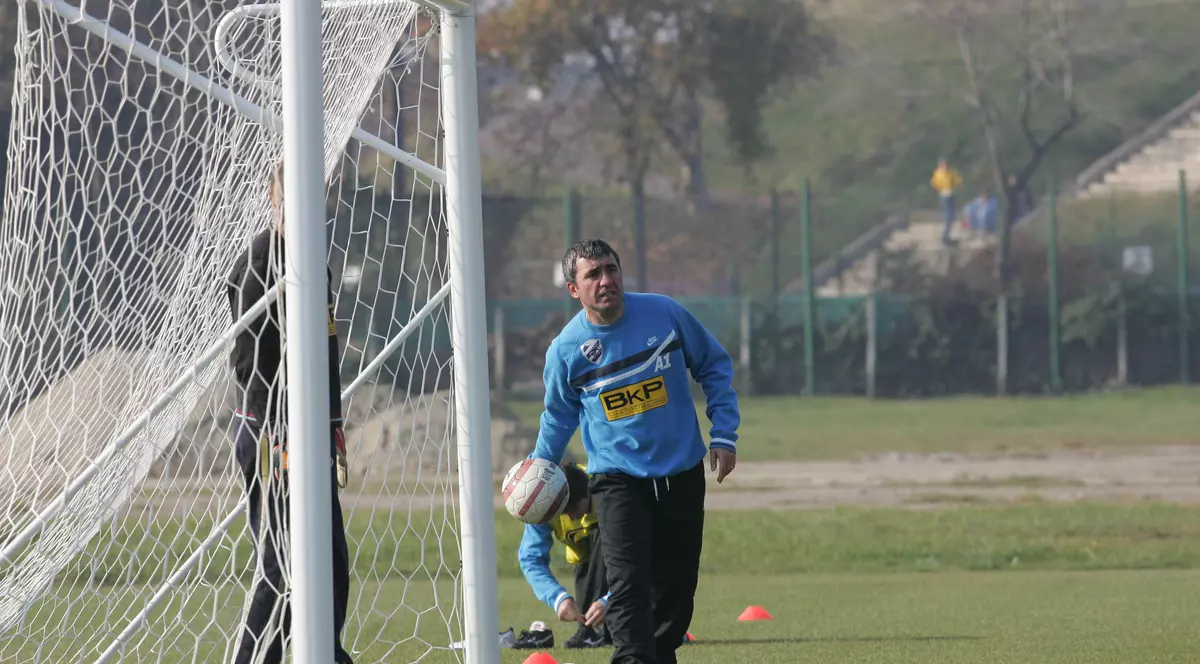 Hagi și-a pregătit portarii cu MINGI DE TENIS pentru meciul cu Pandurii / VIDEO