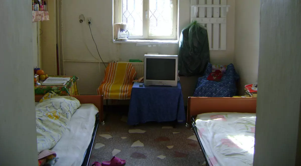 IMAGINI DE SENZAȚIE! Așa arată celula în care stă MONICA IACOB-RIDZI