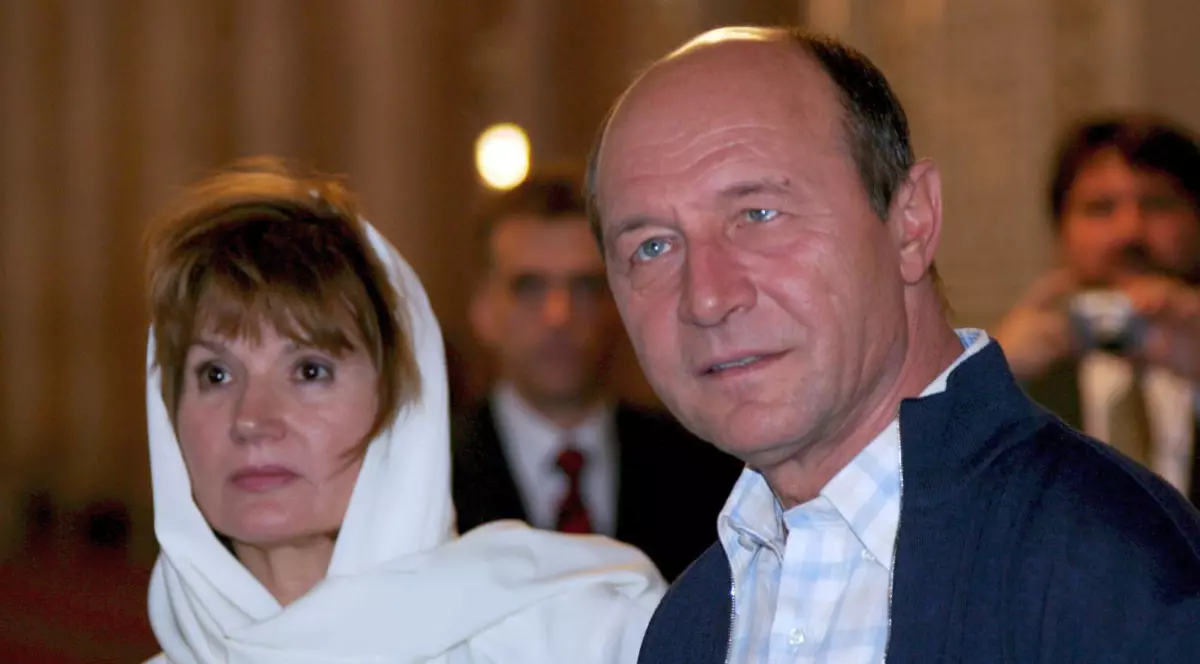 Traian Băsescu, despre soția sa: ”De 40 de ani nu reușesc să scap de ea, credeți că scap acum la bătrânețe?”