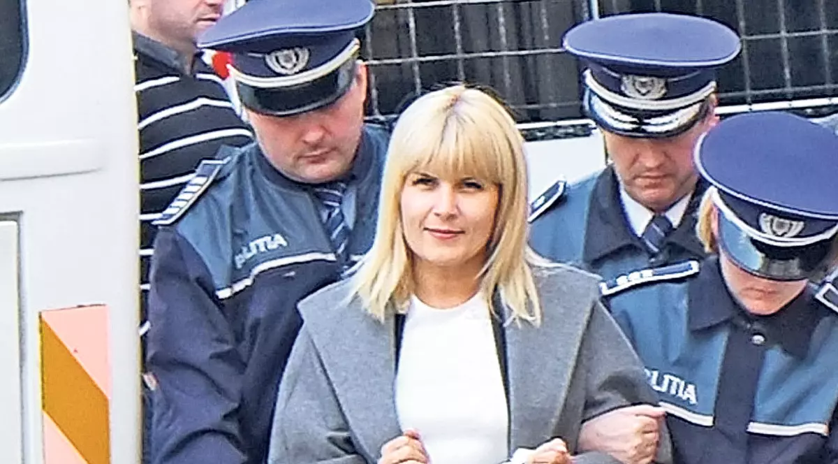 Udrea schimbă la față arestul | Poliția n-a găsit föhn, dar a pus perdele noi în Arestul Poliției