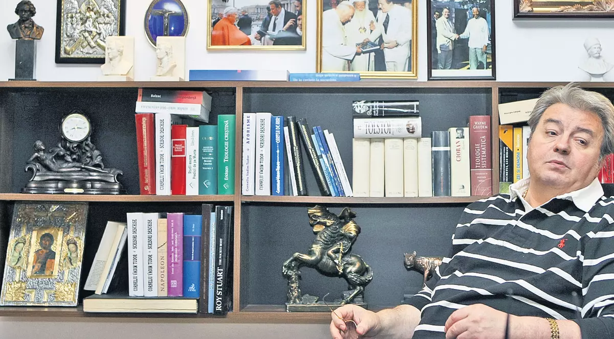 Vremuri grele pentru Corneliu Vadim Tudor | "Tribunul" îşi vinde "bijuteriile" din casă