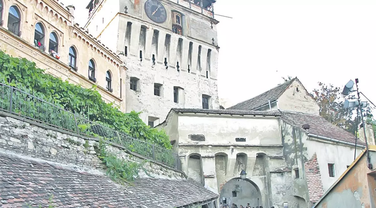 Care cetate medievală? Parcă este Disneyland! Sighișoara ar putea fi exclusă din patrimoniul UNESCO din cauza kitsch-urilor