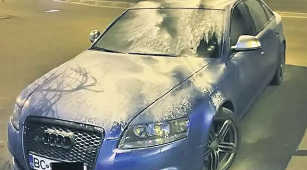 O nouă modă se naște la Bacău | Bolizi pudrați cu făină