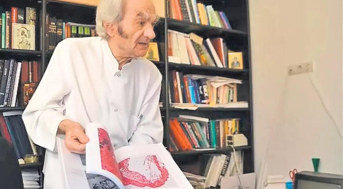 Leon Dănăilă, unul dintre cei mai mari neurochirurgi din România, recurge la un gest extrem