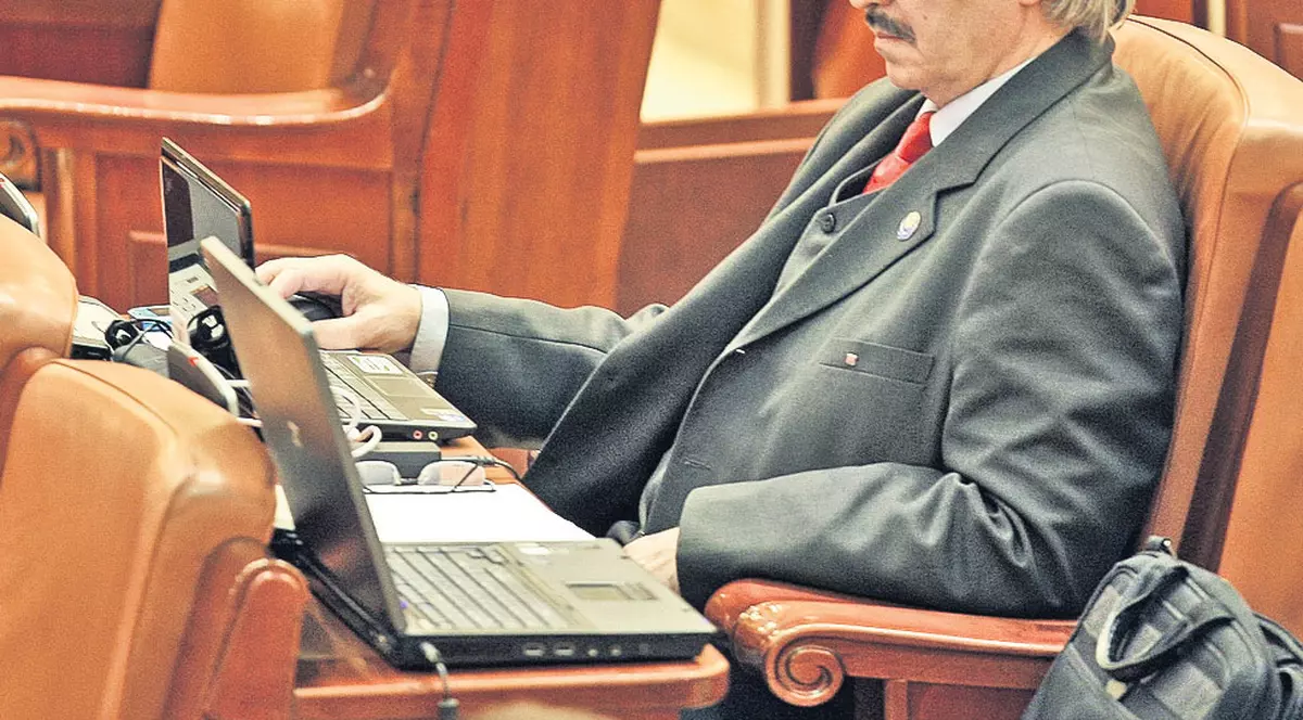 Socaciu nu se dezice: Din artist zgârcit, consul zgârcit!