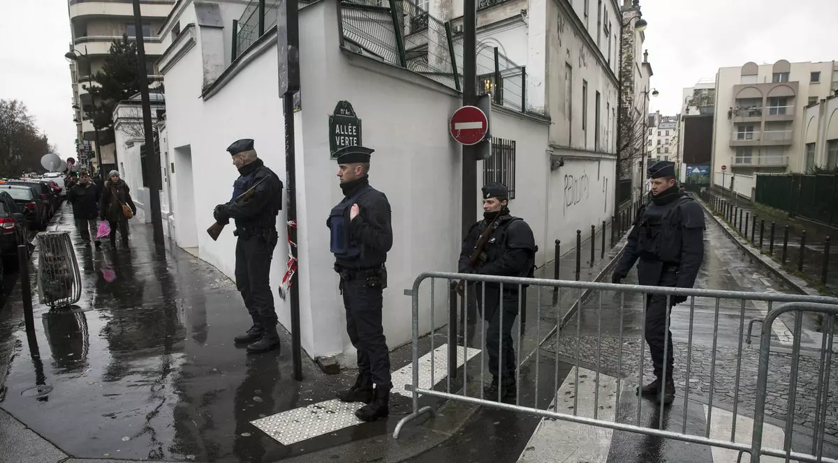 Patru arestări, în cazul atentatelor din Paris