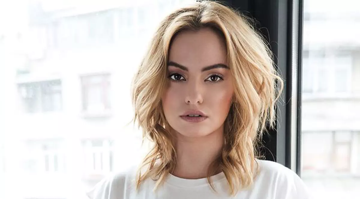 Alexandra Stan nu are permis însă are Mercedes și șofer angajat!