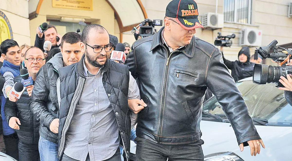 Şeful ANI, încătuşat ca un interlop