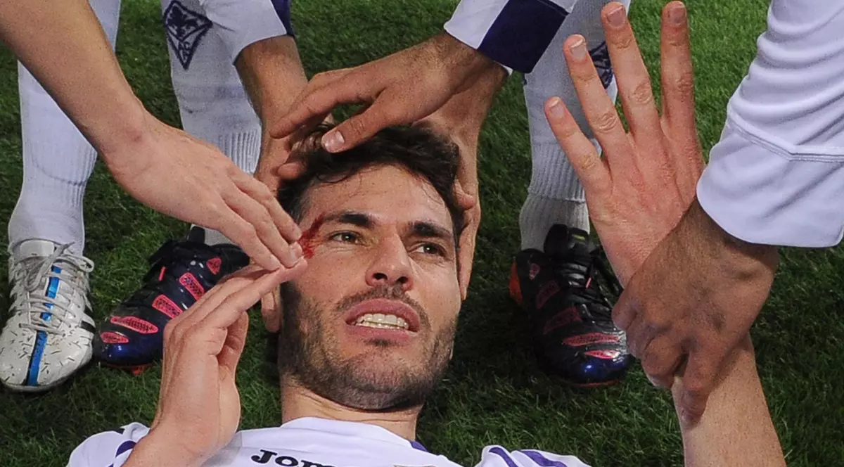 Accidentare stupidă pe Olimpico! Basanta a dat gol, iar un coechipier i-a spart arcada / GALERIE FOTO