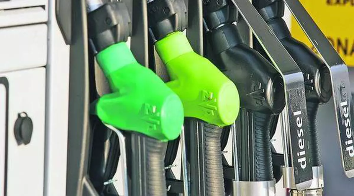 Iar ne-ați scumpit benzina!