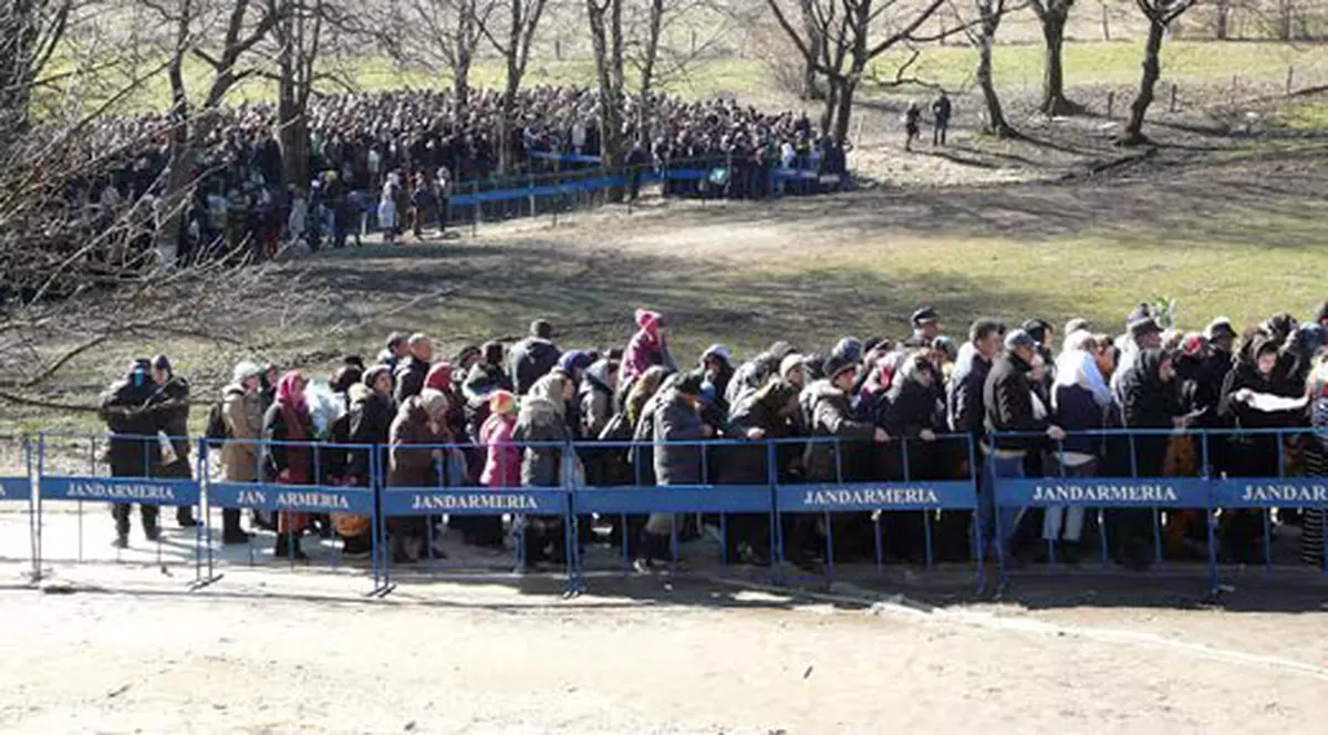 Ultima speranță a românilor! S-au rugat la Sfântul Ardealului!