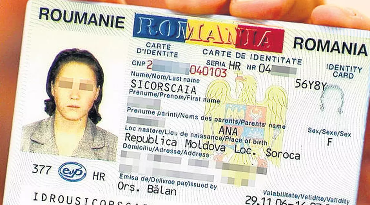 Moldovenii plăteau câte 3.000 de euro pentru un buletin românesc fals! Afacerea, interceptată de procurori