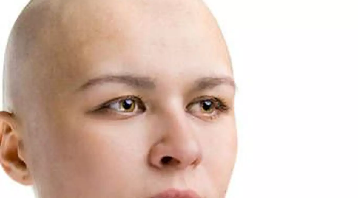 Ce ne ascund companiile farmaceutice: Vitamina care distruge cancerul