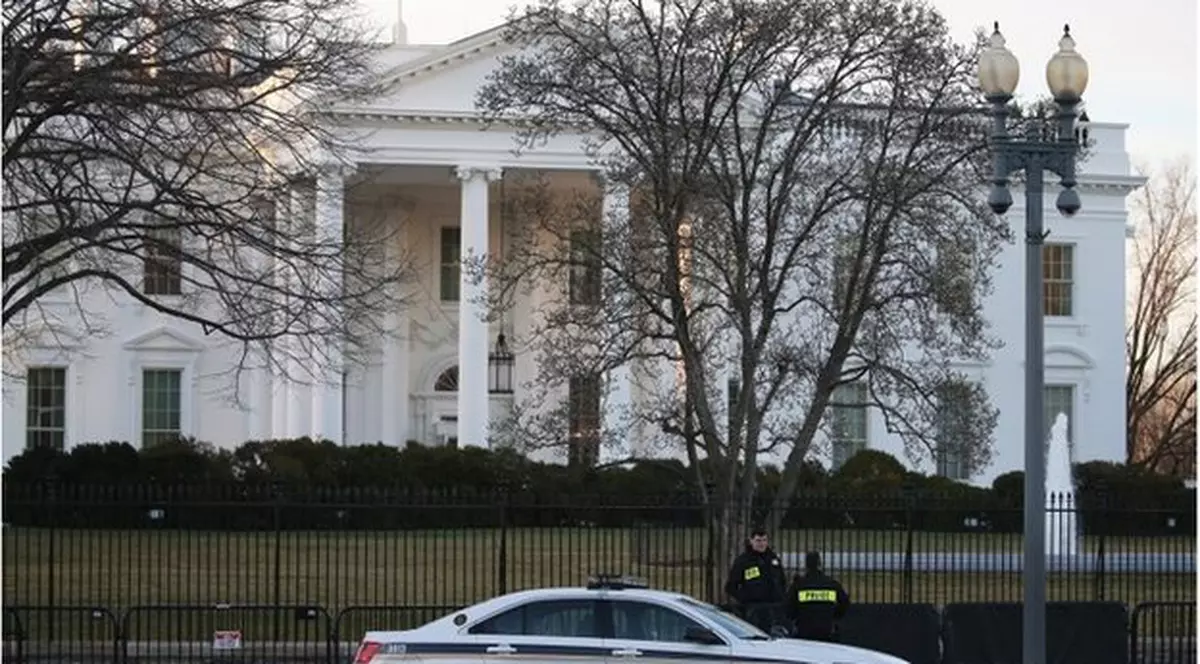 UPDATE | Intrusul care a fost reținut în curtea Casei Albe riscă până la zece ani de închisoare
