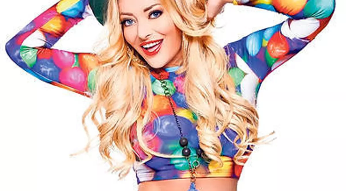 A ajuns sa faca și asta! Delia își vinde rochiile!