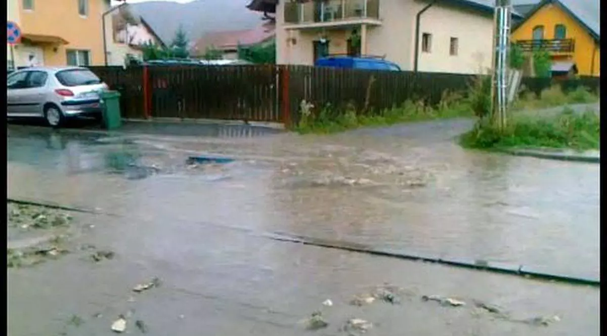 Floreştenii, în rahat până-n gât