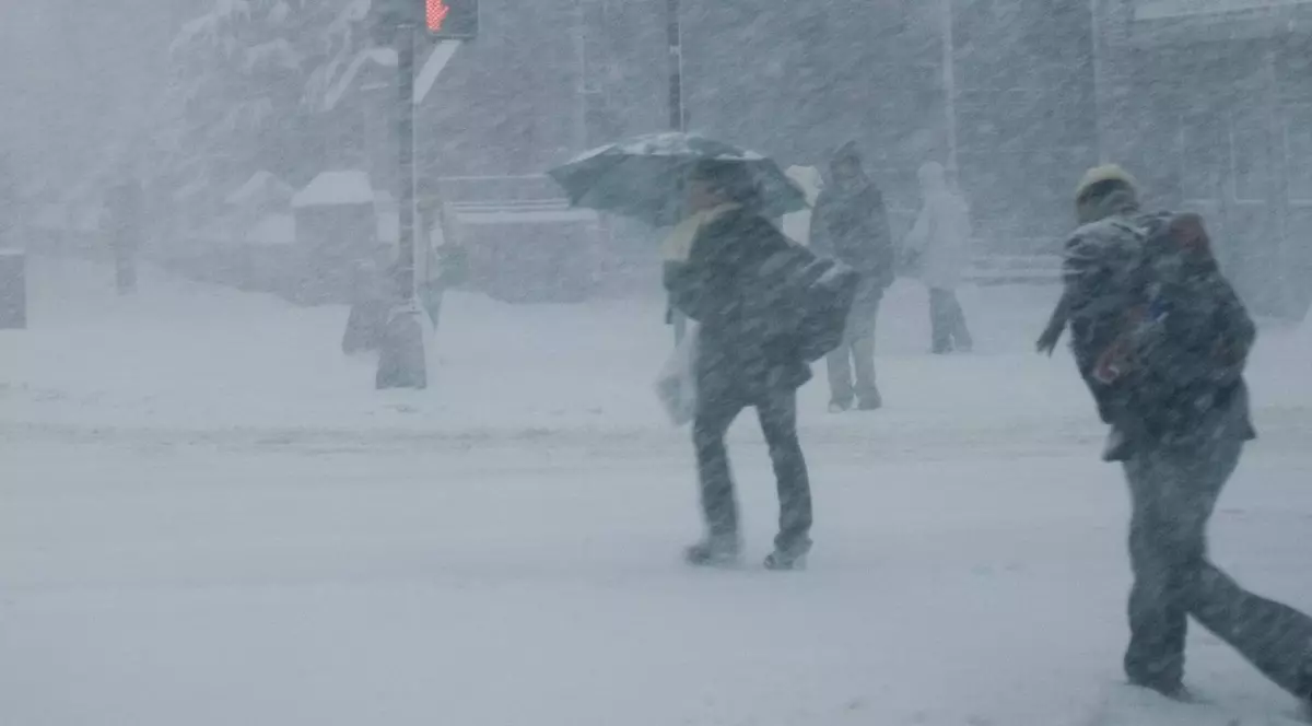 Alertă meteo ploi și ninsori în toată țara