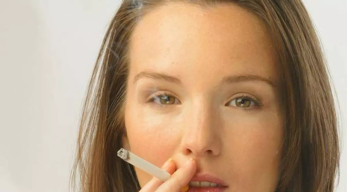 Când se apucă de fumat, SPANIOLII preferă.... 