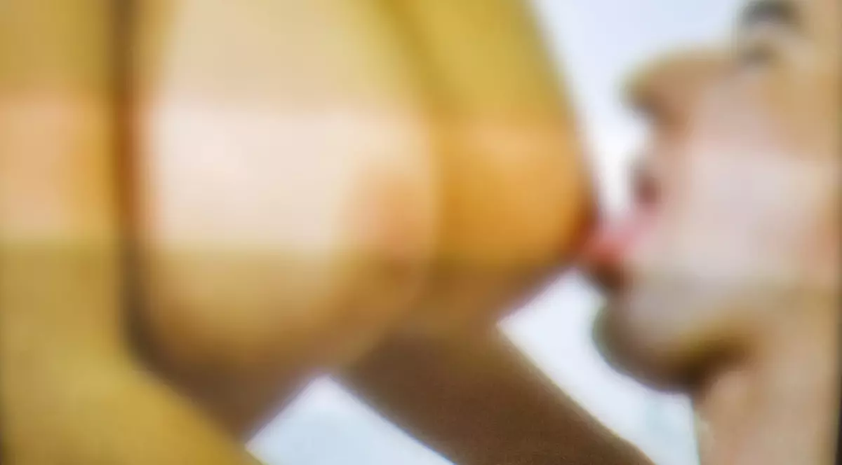 Și-a spionat fiul în timp ce acesta FĂCEA SEX cu iubita! Cum a fost descoperit