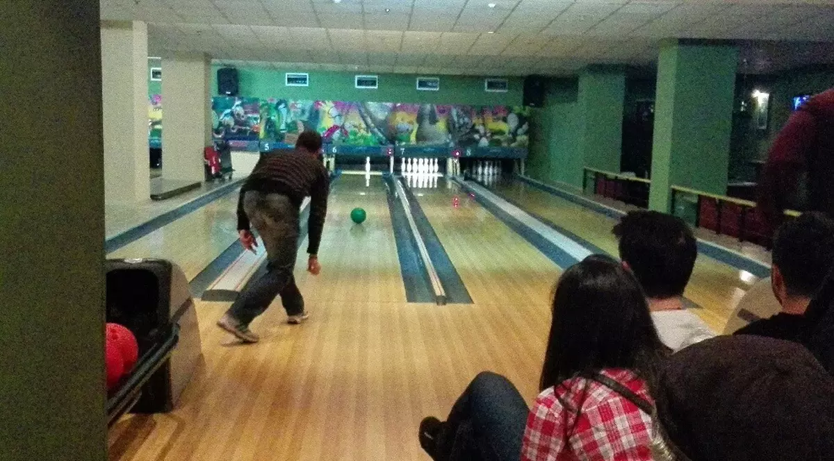 Hocheiștii Stelei au dat patinele și crosele pe pantofii și bilele de bowling