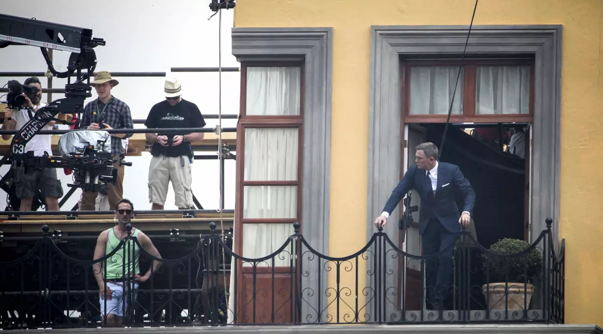Mexicanii sunt revoltați. Ce se întâmplă la ei în timpul filmărilor pentru noul James Bond