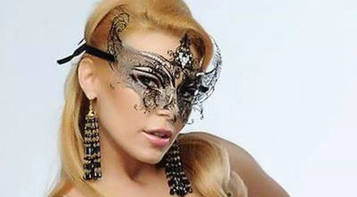 Dansatoarea JASMINE, la un PAS de a ORBI:”M-am trezit cu trei ochi”